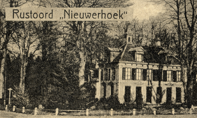 602397 Gezicht op het huis Nieuwerhoek (Vredehofstraat) te Soestdijk (gemeente Soest). N.B. Het huis Nieuwerhoek is in ...